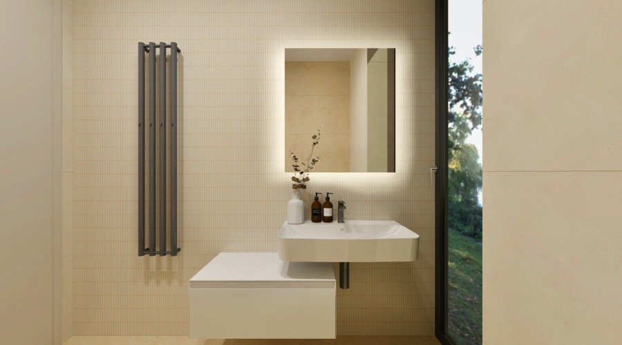 Návrh koupelny s vanou v travertinovém dekoru