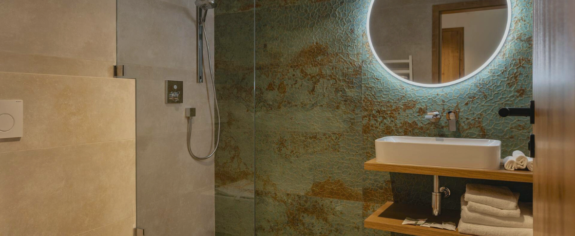 Hotelové koupelny s charakterem | Realizace Hotel Bronzo Brno