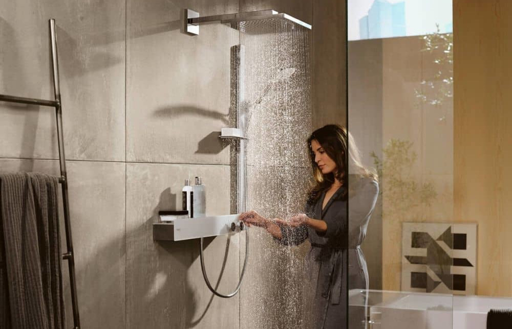 Jak ušetřit v koupelně, dešťová sprcha Hansgrohe | Keraservis