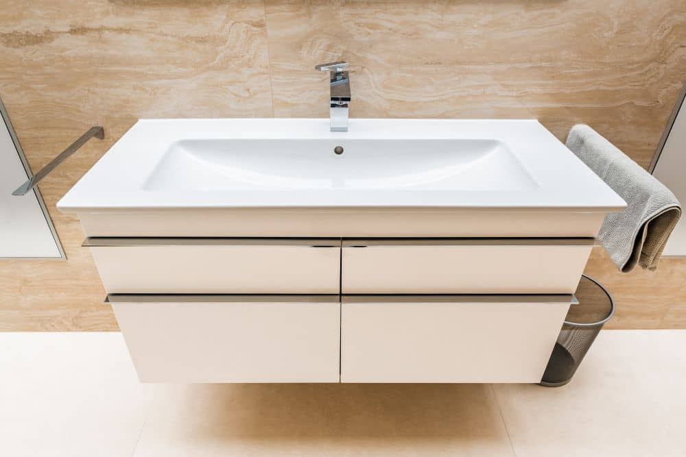 Návrh moderní koupelny v přírodním vzhledu – velké formáty, značková sanita i designové detaily 7