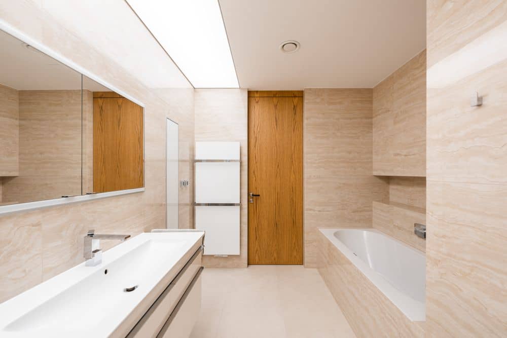 Návrh moderní koupelny v přírodním vzhledu – velké formáty, značková sanita i designové detaily 8