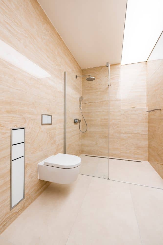Návrh moderní koupelny v přírodním vzhledu – velké formáty, značková sanita i designové detaily 10