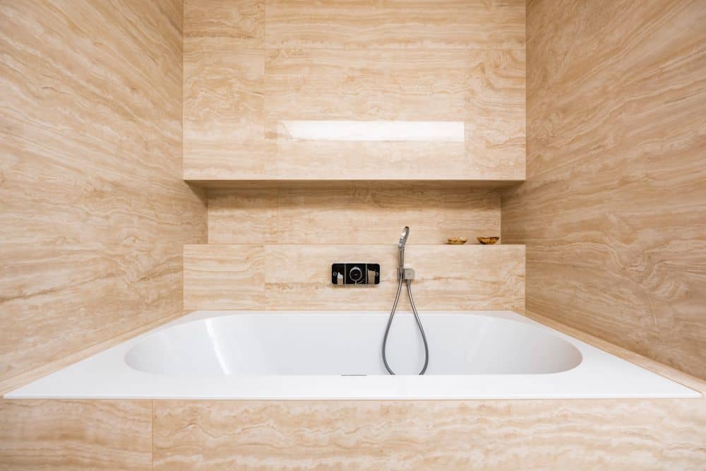 Návrh moderní koupelny v přírodním vzhledu – velké formáty, značková sanita i designové detaily 13
