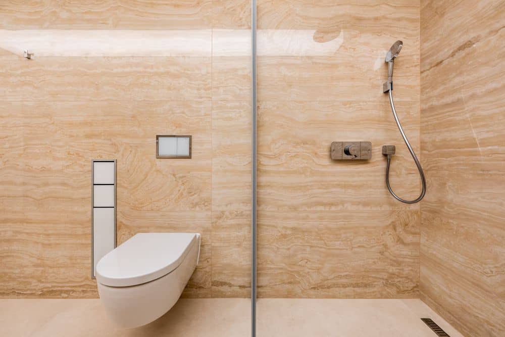 Návrh moderní koupelny v přírodním vzhledu – velké formáty, značková sanita i designové detaily 22