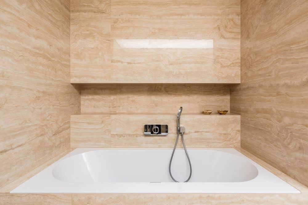 Návrh moderní koupelny v přírodním vzhledu – velké formáty, značková sanita i designové detaily 23