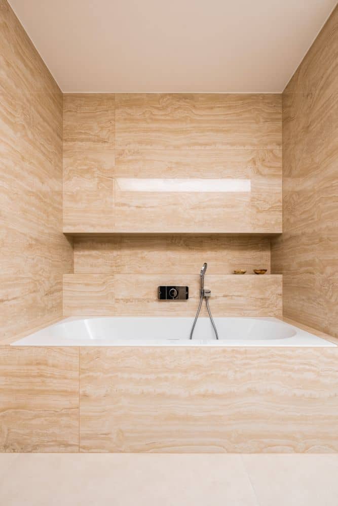 Návrh moderní koupelny v přírodním vzhledu – velké formáty, značková sanita i designové detaily 24