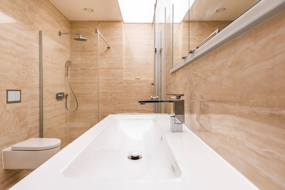 Návrh moderní koupelny v přírodním vzhledu – velké formáty, značková sanita i designové detaily 25