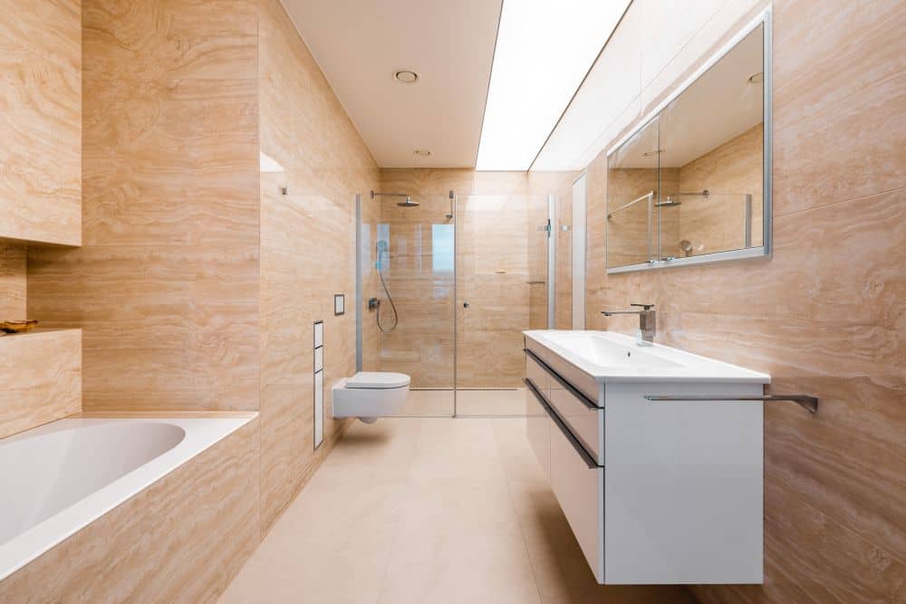 Návrh moderní koupelny v přírodním vzhledu – velké formáty, značková sanita i designové detaily 29