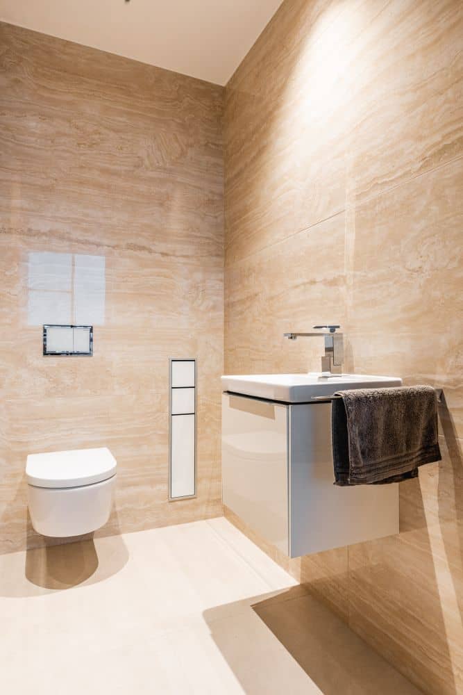 Návrh moderní koupelny v přírodním vzhledu – velké formáty, značková sanita i designové detaily 40